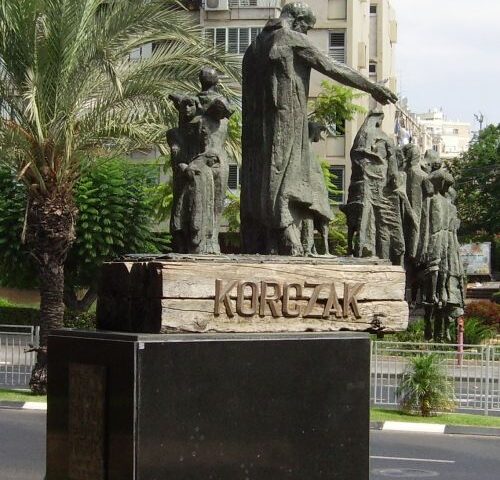 Памятник Янушу Корчаку и его детям