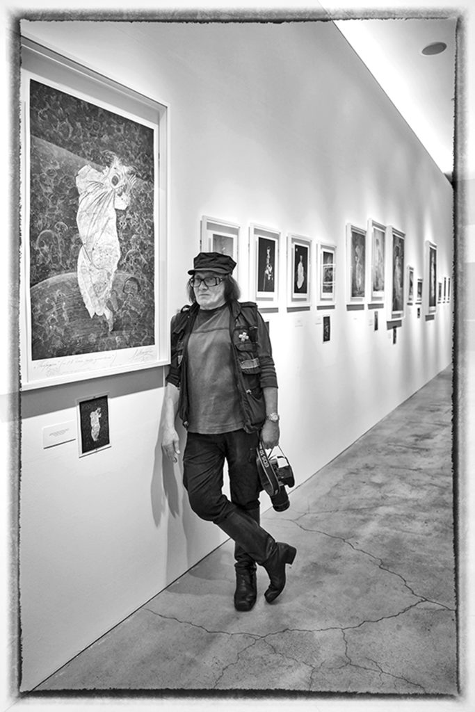 Михаил Шемякин на выставке своих работ. Фото: Аркадий Богатырев 