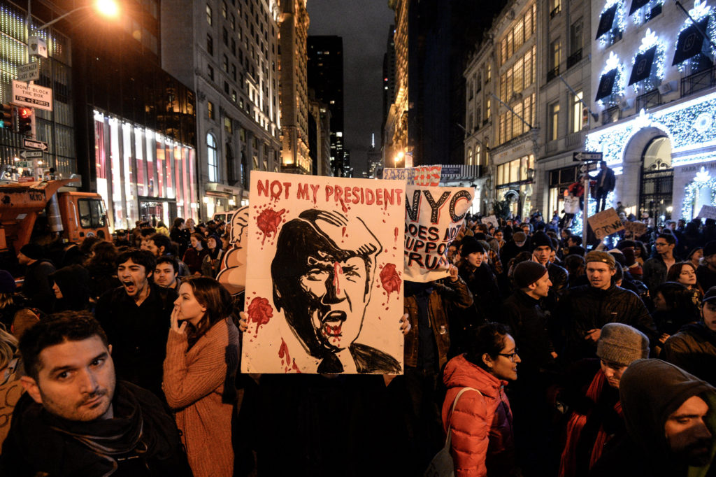 Уличные протесты против избрания Трампа президентом прошли в ряде городов нашей страны 