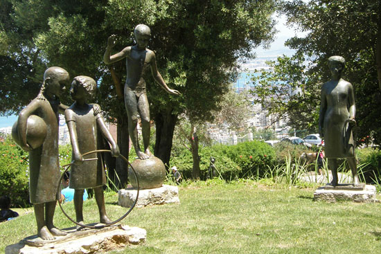 Сад скульптур на бульваре Сионизма в Хайфе 