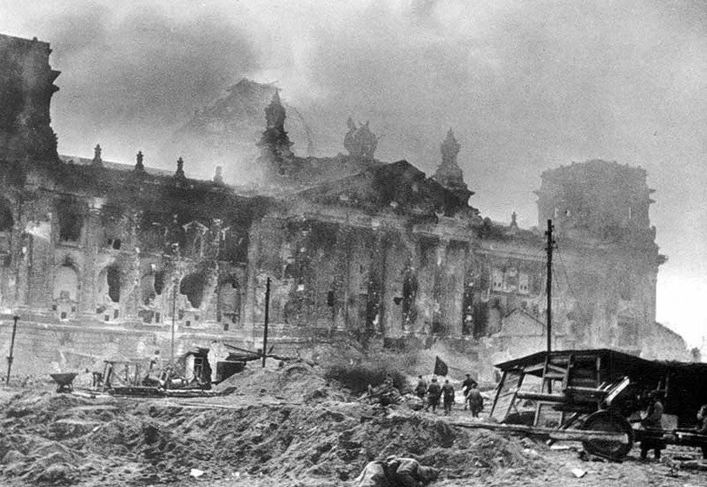 Рейхстаг, май 1945 г. 