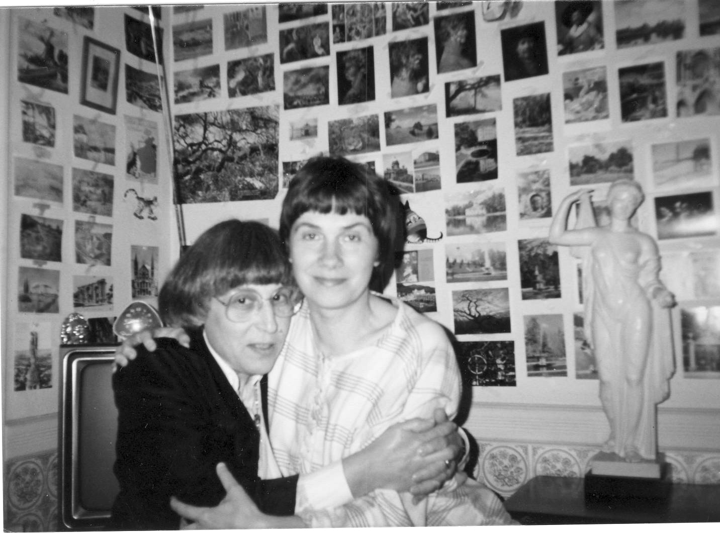 Юнна Мориц и Лена Клепикова у нас в Нью-Йорке. 1987 год. Фото Владимира Соловьева 