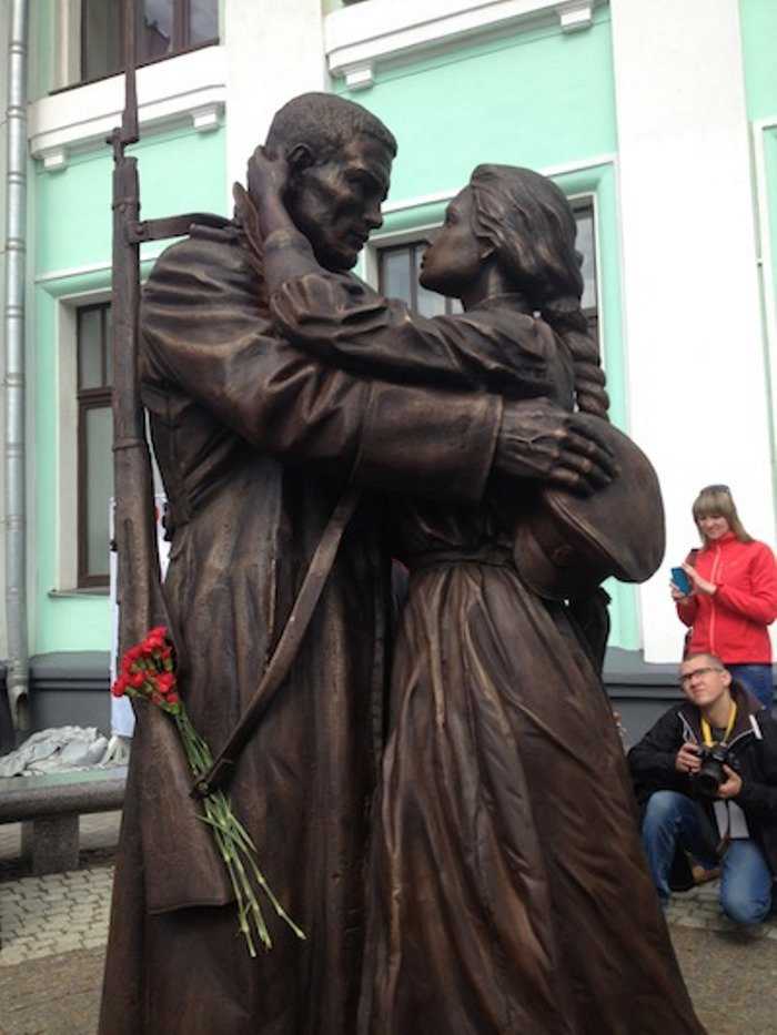 Памятник маршу «Прощание славянки» 