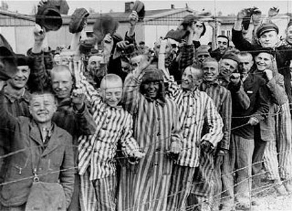 29 апреля 1945 года. Освобожденные узники Дахау