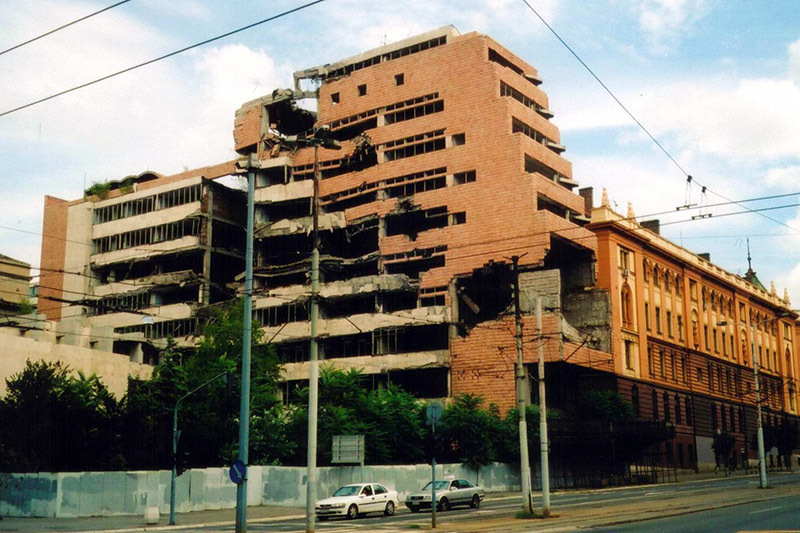 Здание Генерального штаба Югославской народной армии, разрушенное натовскими бомбардировками. Photo: Not home at English Wikipedia 