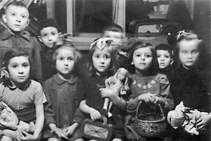 Группа детей из Вильнюсского гетто
