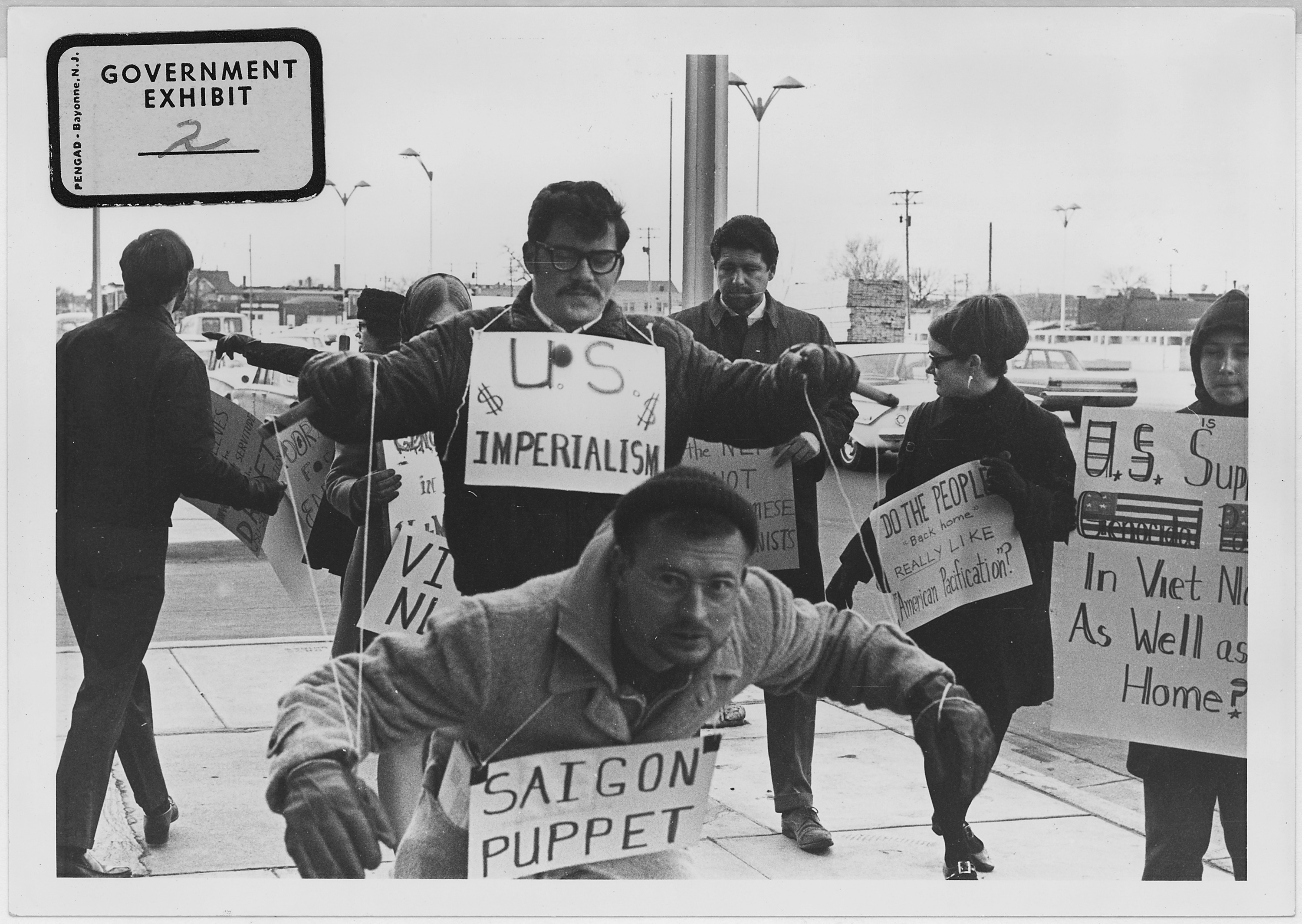gulko Vietnam_War_protesters._1967._Wichita,_Kans_-_NARA_-_283625