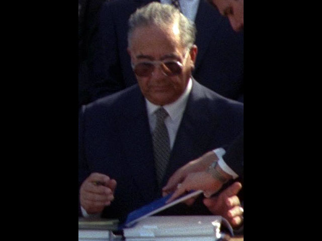 Абдельсалам аль-Маджали во время подписания договора между Израилем и Иорданией. 26 октября 1994 г.  Photo: ISRAELI TSVIKA