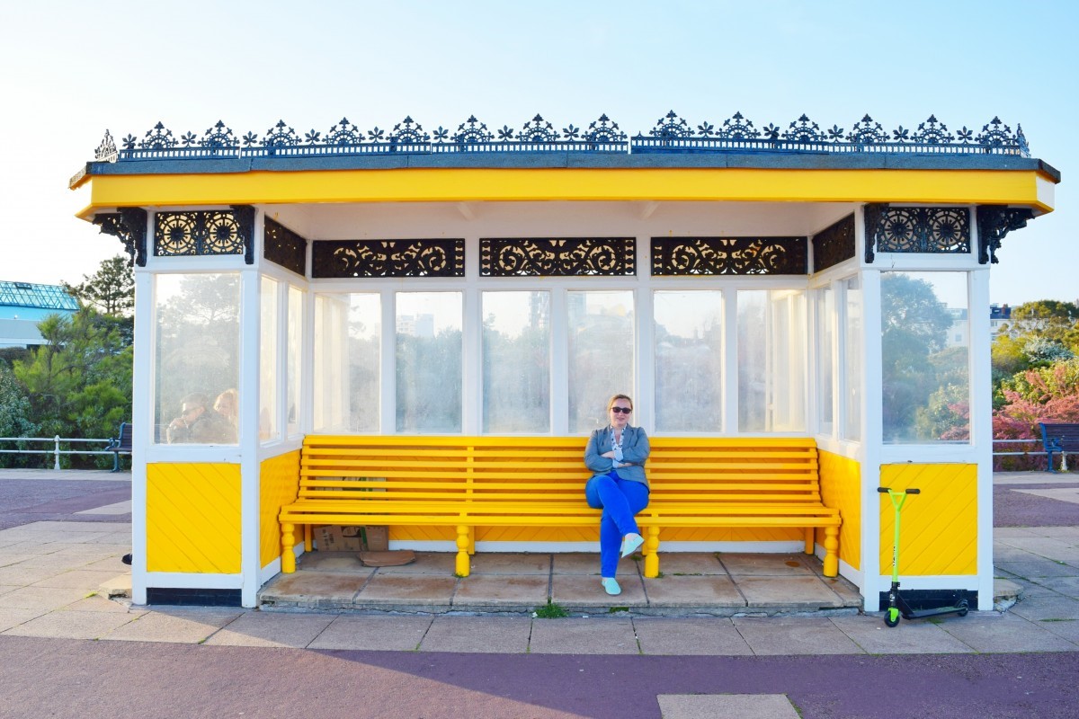 Жители Беркли строят скамейки на автобусных остановках