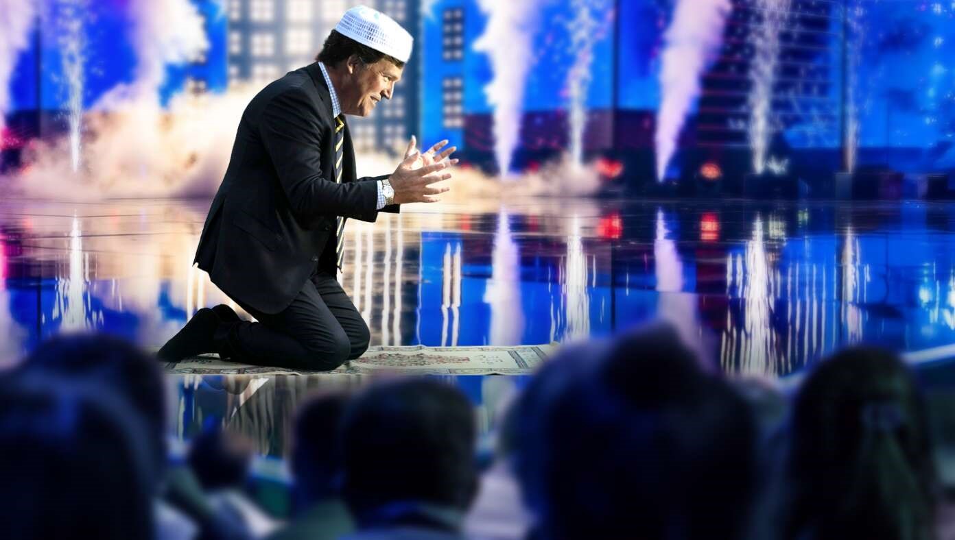Tucker Carlson Interrupts Speech For Evening Prayer To Mecca